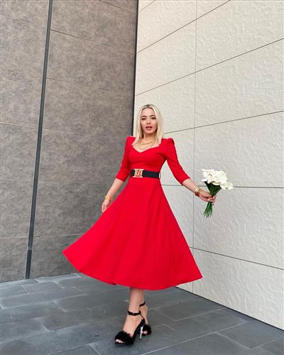 Kırmızı kare kemer elbise