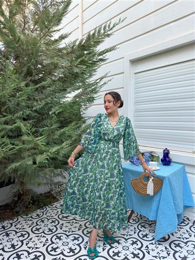 YEŞİL ŞİFON DERİ KEMERLİ ELBİSE